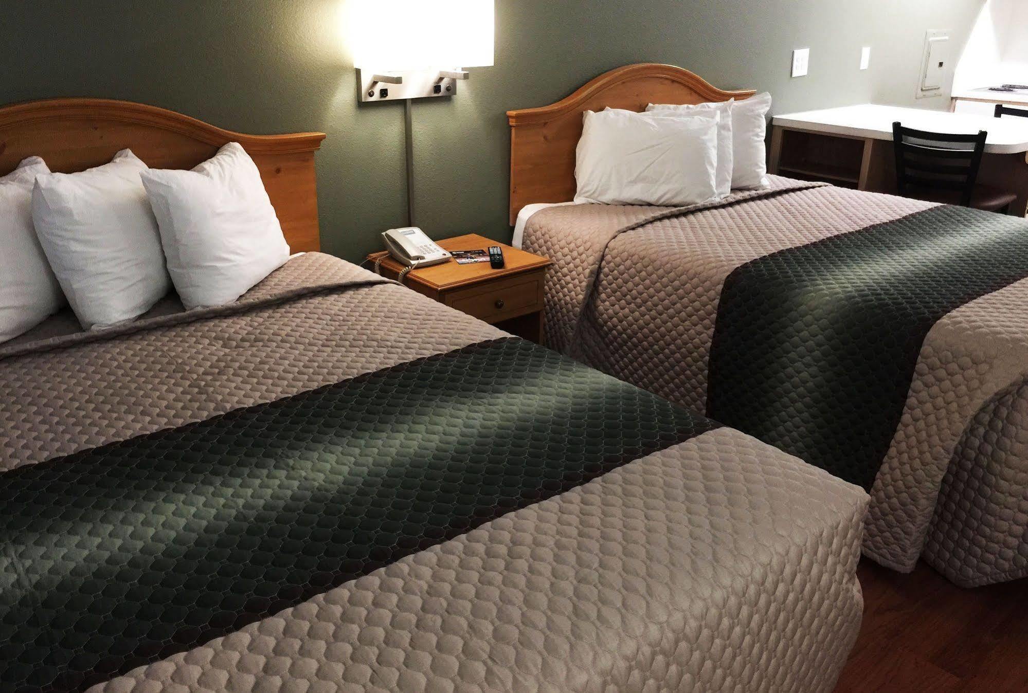โฮมทาวน์ สตูดิโอ เดนเวอร์ - แอร์พอร์ต/ ออโรรา Motel ภายนอก รูปภาพ
